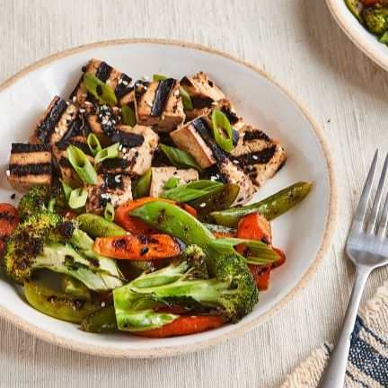 Crispy Teriyaki Tofu with sautéed Vegetables